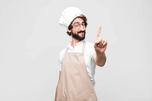 Joven Chef Loco Sonriendo Orgullosamente Con Confianza Haciendo Pose Número — Foto de Stock