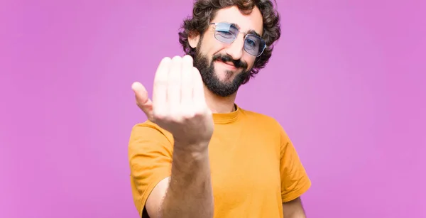 Jonge Gekke Coole Man Zich Gelukkig Succesvol Zelfverzekerd Voelen Geconfronteerd — Stockfoto