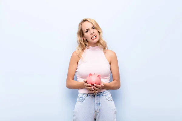 Young Blonde Woman Feeling Puzzled Confused Dumb Stunned Expression Looking — Stockfoto