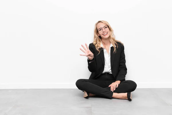 Young Blonde Woman Smiling Looking Friendly Showing Number Four Fourth — Stock Photo, Image