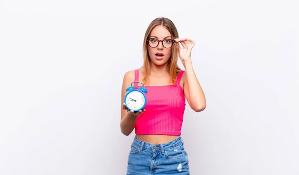 Red Head Pretty Woman Holding Alarm Clock Expressing Concept — Stock Photo, Image