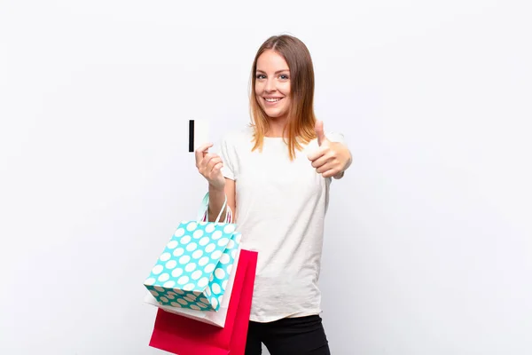 Cabeza Roja Bonita Mujer Sintiéndose Orgullosa Despreocupada Segura Feliz Sonriendo — Foto de Stock