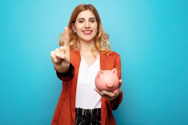 Joven Bonita Rubia Mujer Con Piggybank —  Fotos de Stock