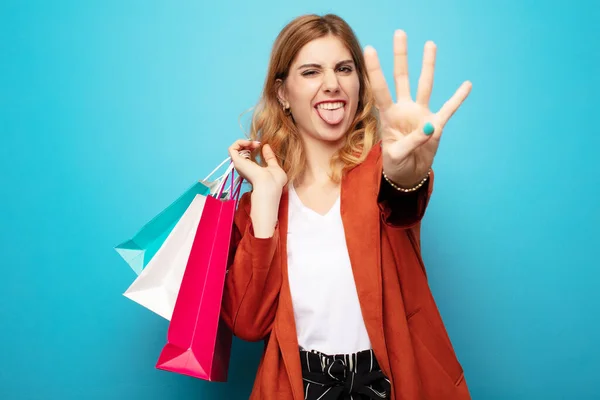 Giovane Bella Donna Bionda Con Borse Della Spesa — Foto Stock