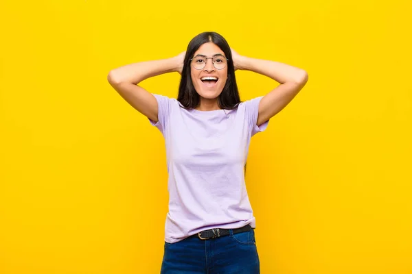 Giovane Bella Donna Latina Cercando Felice Spensierato Amichevole Rilassato Godendo — Foto Stock