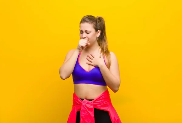 Jovem Loira Sentindo Mal Com Uma Dor Garganta Sintomas Gripe — Fotografia de Stock