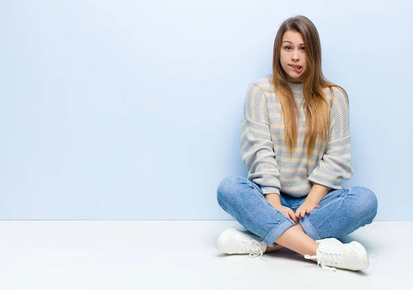 Young Blonde Woman Feeling Clueless Confused Uncertain Which Option Pick — Stockfoto