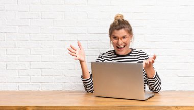  Mutlu, şaşkın, şanslı ve şaşırmış hissediyor musun? İnanılmaz!