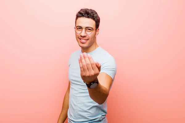 Joven Árabe Sintiéndose Feliz Exitoso Confiado Enfrentando Desafío Diciendo Tráelo —  Fotos de Stock