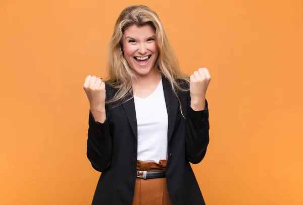 Young Pretty Latin Woman Shouting Triumphantly Laughing Feeling Happy Excited — Stock Photo, Image