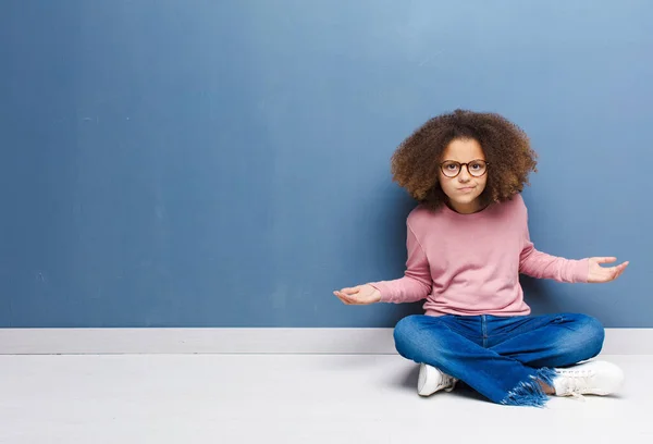 African American Little Girl Feeling Clueless Confused Having Idea Absolutely — Stockfoto