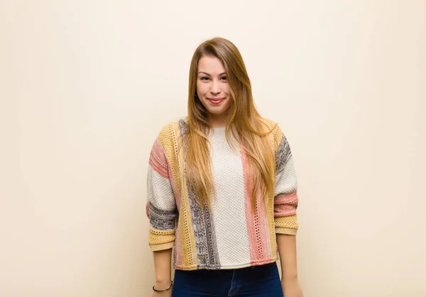 Young Blonde Woman Smiling Positively Confidently Looking Satisfied Friendly Happy — Stock Photo, Image