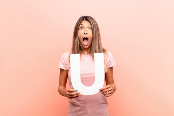 Young Pretty Woman Surprised Shocked Amazed Holding Letter Alphabet Form — Stock Photo, Image