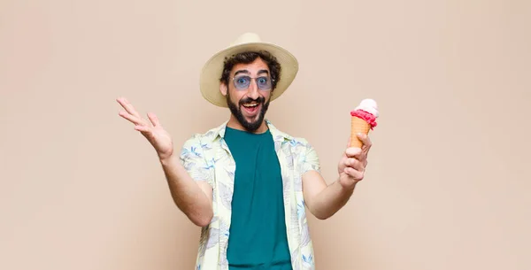 Joven Turista Tomando Helado — Foto de Stock