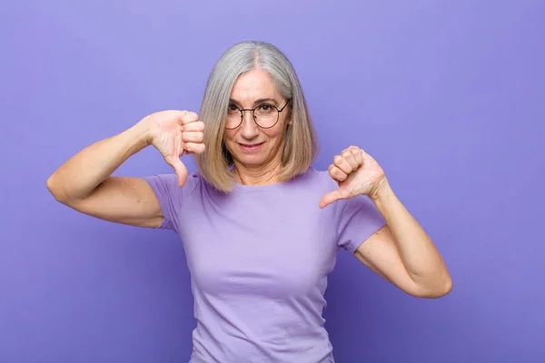 Hübsche Frau Älteren Oder Mittleren Alters Die Traurig Enttäuscht Oder — Stockfoto