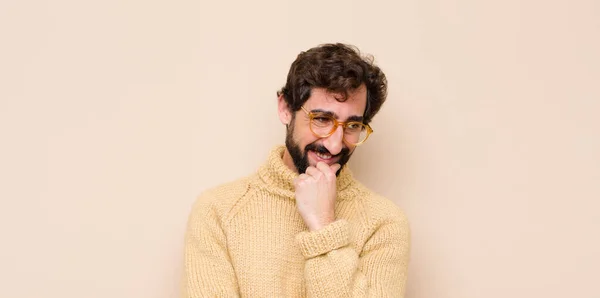 Jovem Homem Fresco Sorrindo Curtindo Vida Sentindo Feliz Amigável Satisfeito — Fotografia de Stock