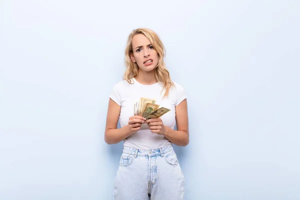 Young Blonde Woman Feeling Puzzled Confused Dumb Stunned Expression Looking — Stockfoto