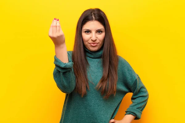 Jovem Mulher Bonita Fazendo Capice Gesto Dinheiro Dizendo Lhe Para — Fotografia de Stock