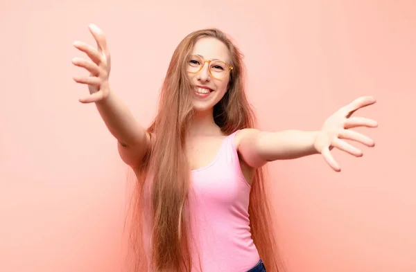 Yound Blonde Woman Smiling Cheerfully Giving Warm Friendly Loving Welcome — Stock Photo, Image