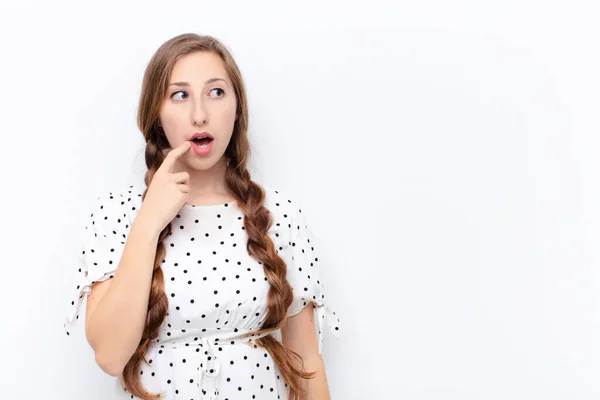 Yound Blonde Woman Surprised Nervous Worried Frightened Look Looking Side — Stock Photo, Image