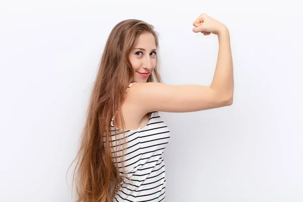 Yound Blonde Woman Feeling Happy Satisfied Powerful Flexing Fit Muscular — Stock Photo, Image