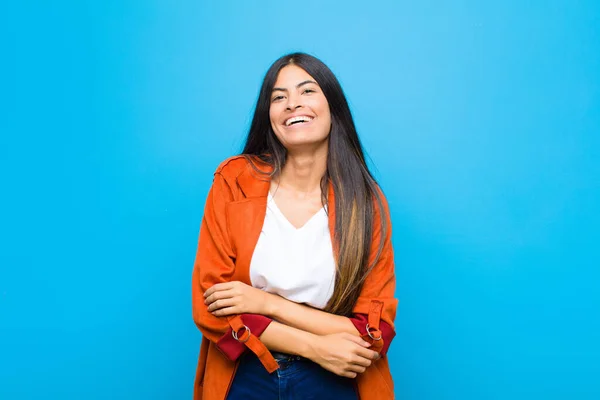 Jovem Bonita Mulher Latina Olhando Como Feliz Orgulhoso Satisfeito Realizador — Fotografia de Stock