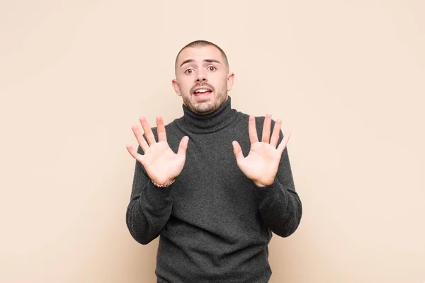 Joven Hombre Guapo Buscando Nervioso Ansioso Preocupado Diciendo Culpa Hice —  Fotos de Stock