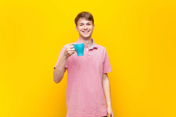 Jovem Loira Homem Com Uma Xícara Café — Fotografia de Stock