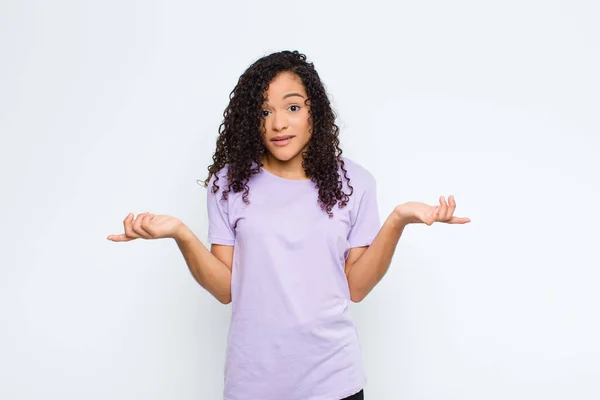 Junge Schwarze Frau Die Sich Ratlos Und Verwirrt Fühlt Sich — Stockfoto