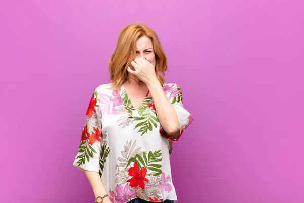 Middle Age Woman Feeling Disgusted Holding Nose Avoid Smelling Foul — Stock Photo, Image