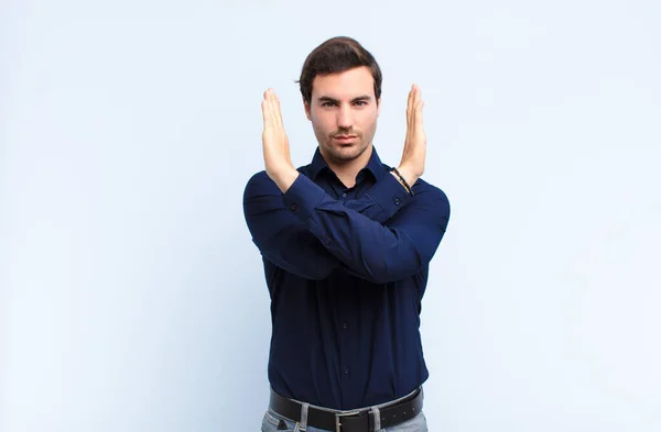 Hombre Que Parece Molesto Enfermo Actitud Diciendo Basta Manos Cruzadas —  Fotos de Stock