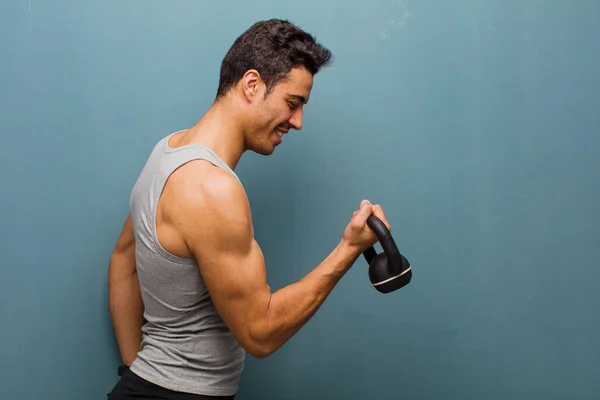 Joven Árabe Con Una Mancuerna — Foto de Stock