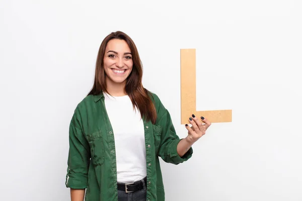 Ung Vacker Kvinna Upphetsad Glad Glad Håller Bokstaven Alfabetet För — Stockfoto