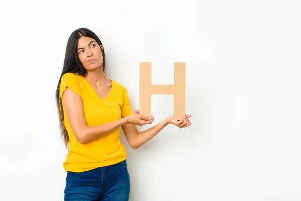 Young Latin Pretty Woman Surprised Shocked Amazed Holding Letter Alphabet — Stock Photo, Image