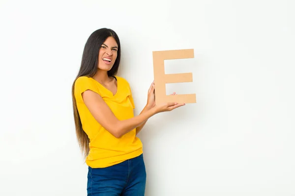 Young Latin Pretty Woman Confused Doubtful Thinking Holding Letter Alphabet — Stock Photo, Image