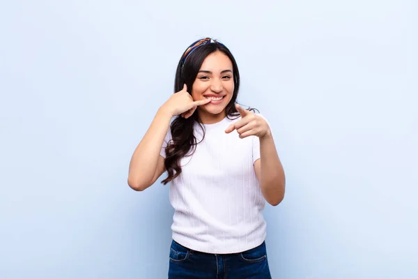 Young Latin Pretty Woman Smiling Cheerfully Pointing Camera While Making — Stock Photo, Image