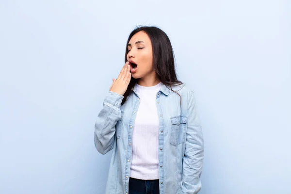 Young Latin Pretty Woman Yawning Lazily Early Morning Waking Looking — Stock Photo, Image