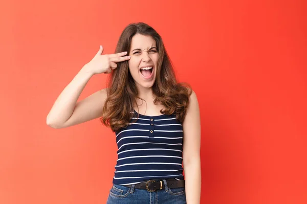 Jonge Mooie Vrouw Kijken Ongelukkig Gestresst Zelfmoord Gebaar Maken Pistool — Stockfoto