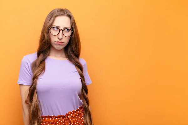 Yound Blonde Woman Feeling Sad Upset Angry Looking Side Negative — Stock Photo, Image