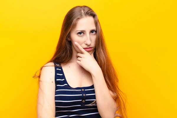 Yound Blonde Woman Looking Serious Thoughtful Distrustful One Arm Crossed — Stock Photo, Image