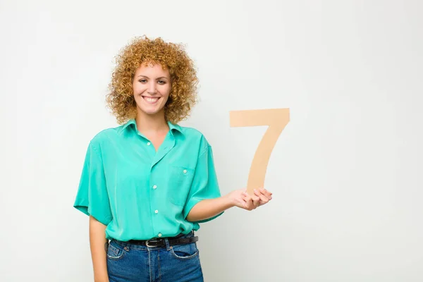 Jovem Bonita Afro Mulher Animado Feliz Alegre Segurando Número — Fotografia de Stock