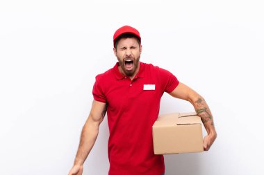 Saldırgan bir şekilde bağırmak, çok kızgın, sinirli, öfkeli ya da sinirli görünmek, hayır diye bağırmak. dağıtım konsepti