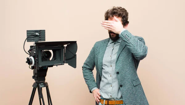 Television Presenter Covering Eyes One Hand Feeling Scared Anxious Wondering — Stock Photo, Image