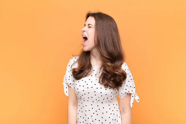 Young Pretty Woman Screaming Furiously Shouting Aggressively Looking Stressed Angry — Stock Photo, Image