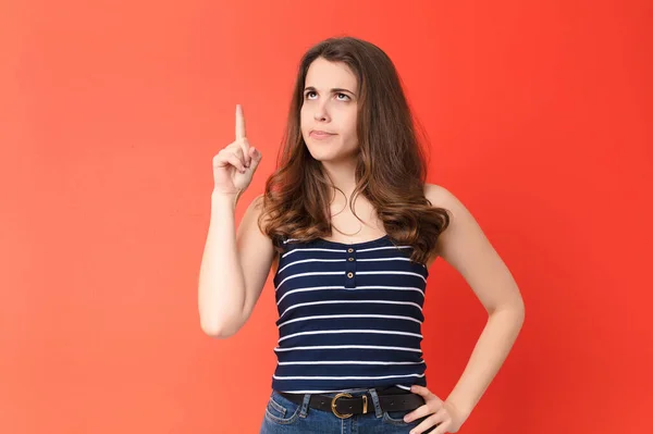 Jonge Mooie Vrouw Voelt Zich Als Een Genie Houd Vinger — Stockfoto