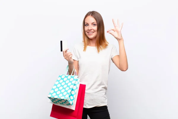 Cabeza Roja Bonita Mujer Sintiéndose Feliz Relajada Satisfecha Mostrando Aprobación —  Fotos de Stock