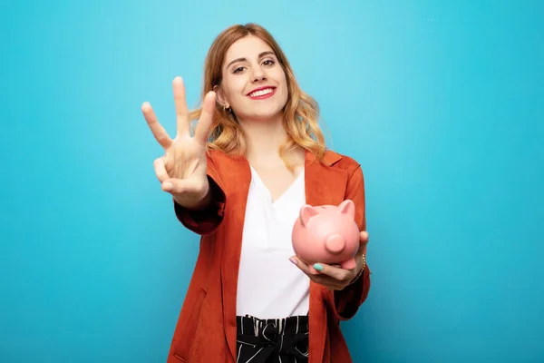 Joven Bonita Rubia Mujer Con Piggybank —  Fotos de Stock