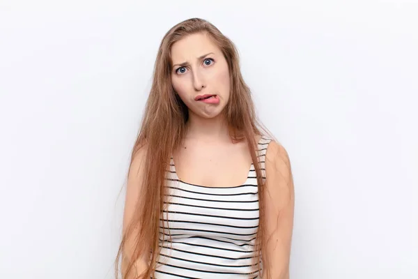 Yound Blonde Woman Feeling Puzzled Confused Dumb Stunned Expression Looking — Stockfoto