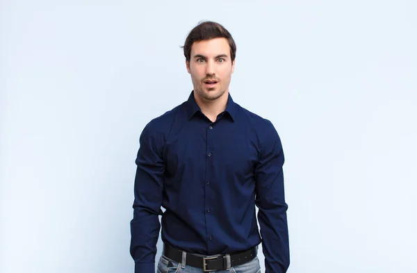Imágenes de Casual elegante hombre asombrado, fotos de Casual elegante hombre asombrado sin royalties | Depositphotos Imágenes de Casual elegante hombre asombrado, fotos de Casual elegante hombre asombrado sin royalties | Depositphotos