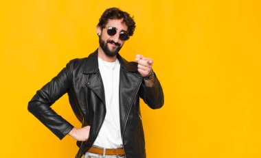 Genç yakışıklı müzisyen. Rock 'n Roll konsepti